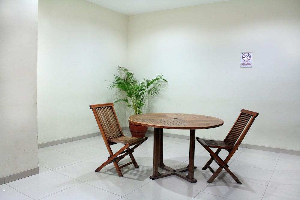 Oyo 266 Margonda Residence 5 Depok Exteriör bild