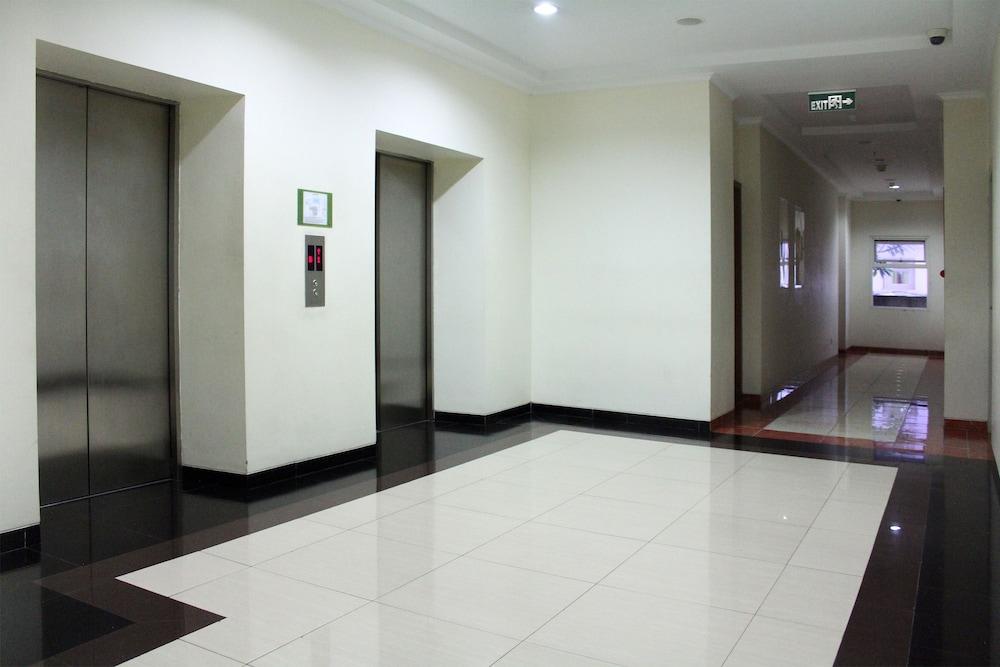 Oyo 266 Margonda Residence 5 Depok Exteriör bild